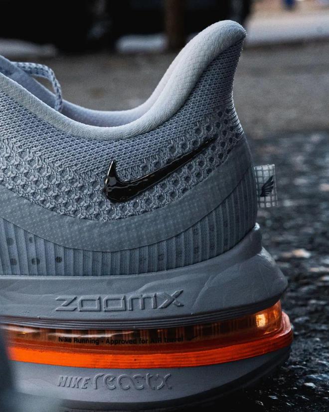 这双Nike跑鞋把能给的都给足了qmh球盟会亚博网址配置诱人！(图2)