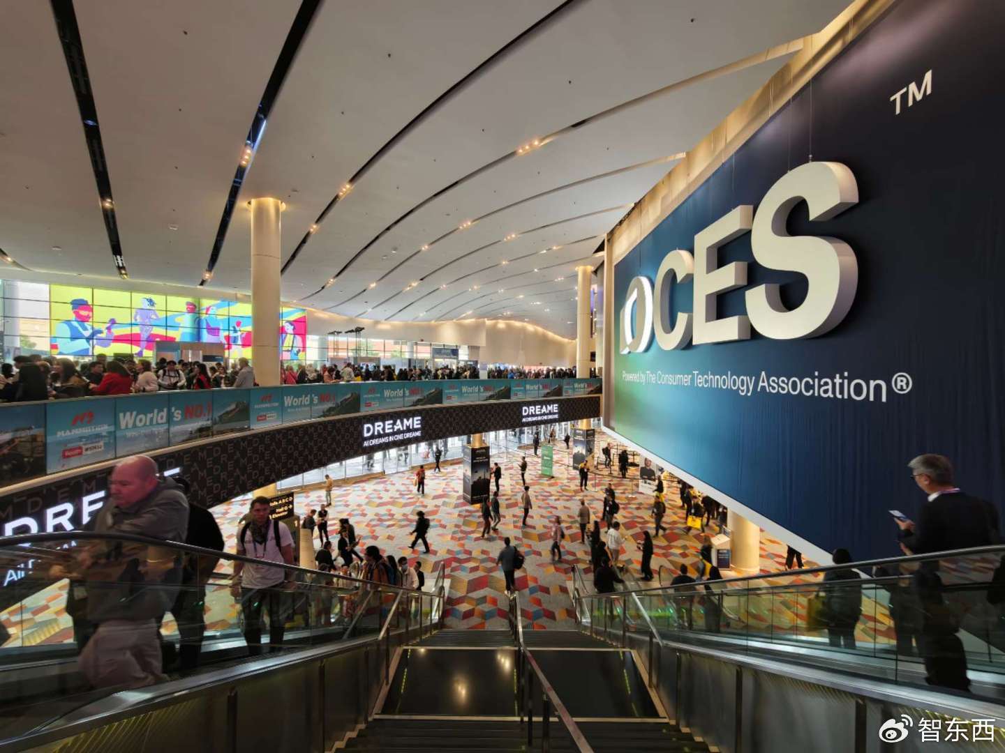 方向最火中企霸场机器人全明星乱斗暴走2万步逛CES2026：9大(图21)