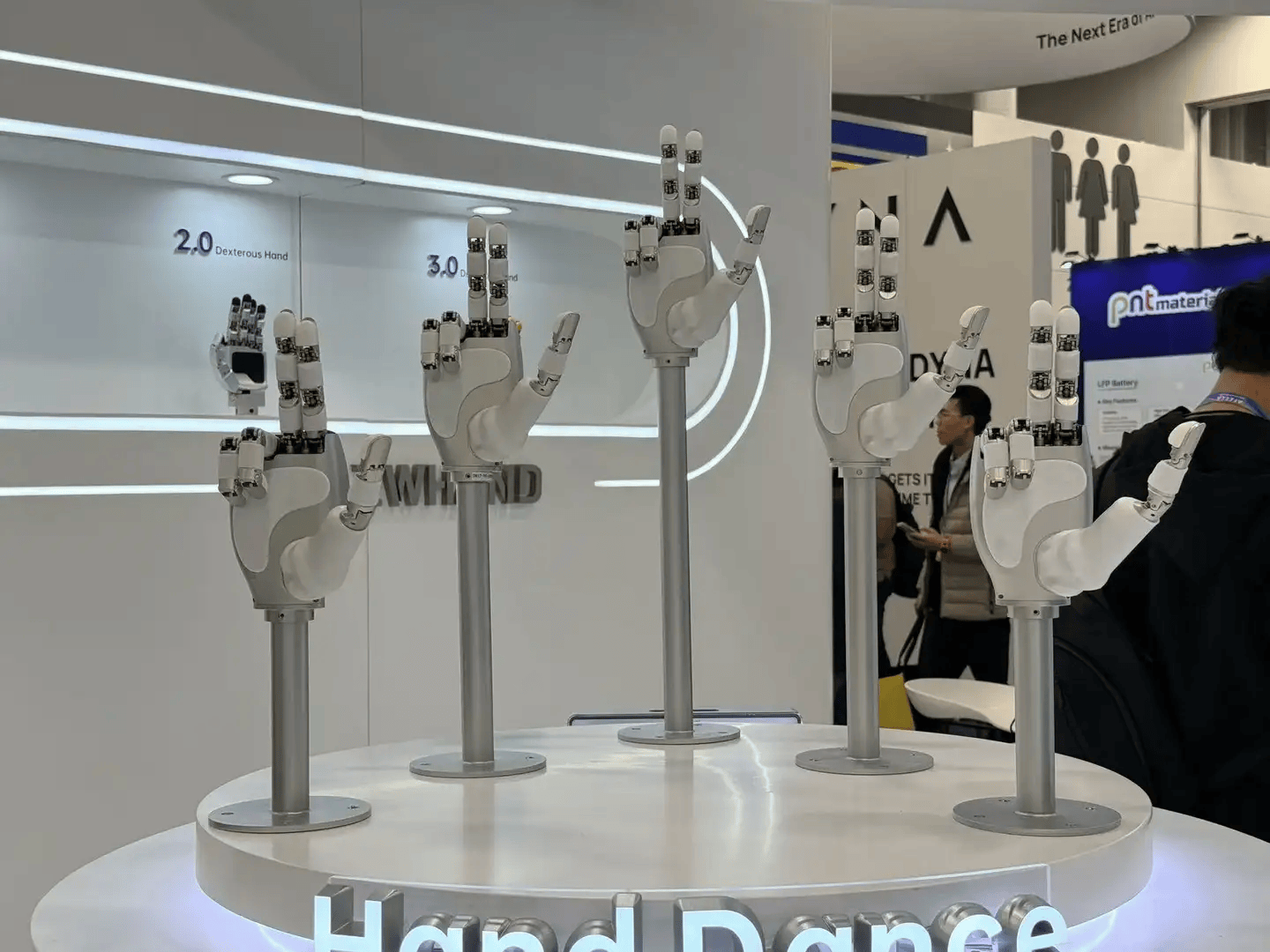 方向最火中企霸场机器人全明星乱斗暴走2万步逛CES2026:9大(图110) 方向最火中企霸场机器人全明星乱斗暴走2万步逛CES2026:9大(图110)