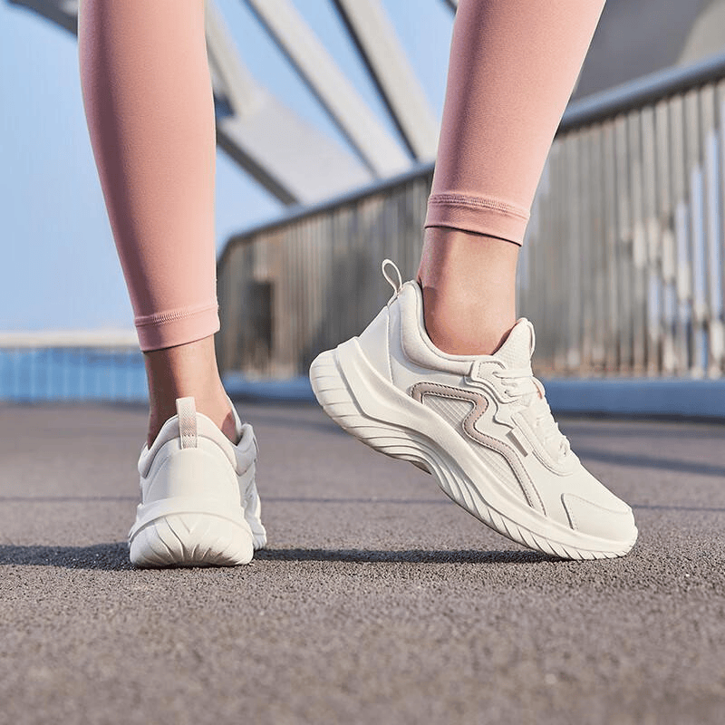 10款高性价比又舒适的跑步鞋！跑步鞋女哪个牌子好？测评官推荐(图2)